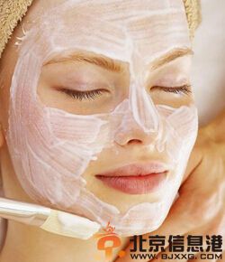 教你自制保湿补水面膜 给肌肤做一个水润spa