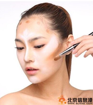 怎样化妆显脸小 塑造精致小V脸