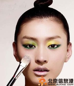 怎样化妆使眼睛变大 帮你摆脱小眼睛