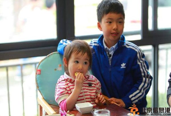 威廉弟弟遇见奥莉妹妹 网友狂呼在一起