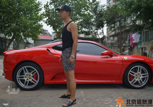 棚户区的超跑少年郑佳君微博资料 法拉利和棚户图片对比鲜明