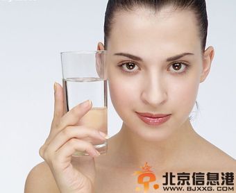 皮肤补水小妙招 让你恢复水润光滑