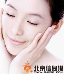 皮肤暗黄怎么变白 换你水润亮泽的肌肤