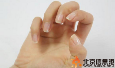 法式美甲怎么做 法式美甲步骤大揭秘