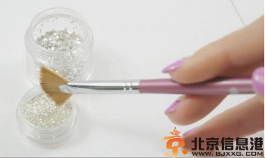 法式美甲怎么做 法式美甲步骤大揭秘