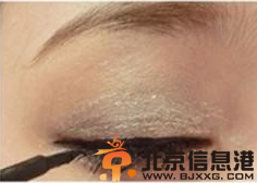 烟熏妆的画法 让你散发女人气质