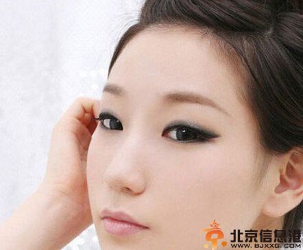 单眼皮眼线画法技巧 教你打造好看眼妆