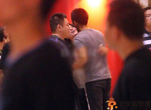 陈思成出轨门女主角张璇个人资料及微博 揭其正牌男友忘情激吻照
