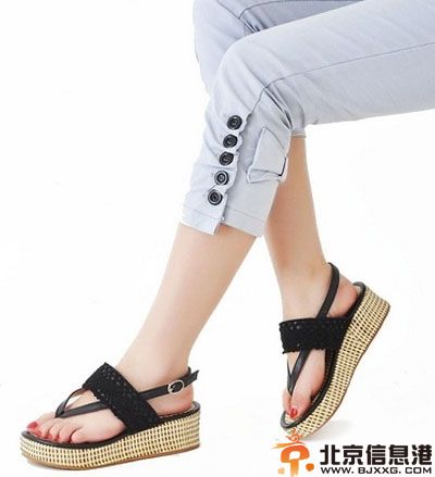 松糕凉鞋怎么搭配 让你增高不累人轻松一夏天的搭配