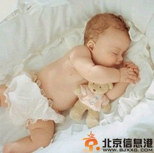 找准新生儿睡觉不安稳的原因 对症处理让宝贝<a href='http://www.bjxxg.cn/health/' target='_blank'><u>健康</u></a><a href='http://www.bjxxg.cn/baby/chengzhang/' target='_blank'><u>成长</u></a>