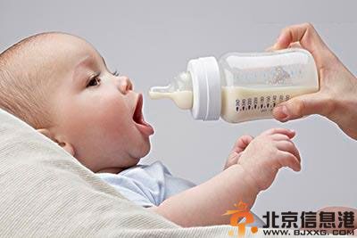 新生儿呛奶怎么办 教你几招第一时间采取急救措施