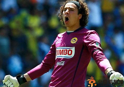 墨西哥门将奥乔亚个人资料比赛记录 神扑6球0-0逼平巴西