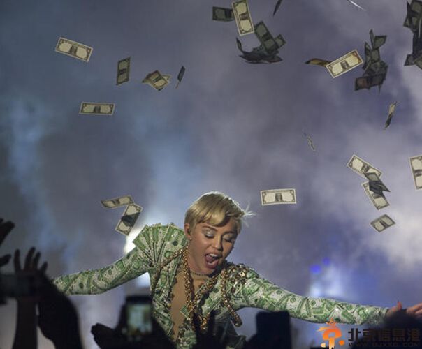 麦莉·赛勒斯男友是谁 揭其个人资料照片演唱会信息