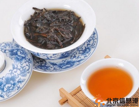 夏天喝绿茶还是红茶 为什么说冬天喝绿茶夏天喝红茶