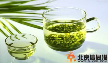 茶叶水洗脸有什么好处 清除自由基延缓衰老
