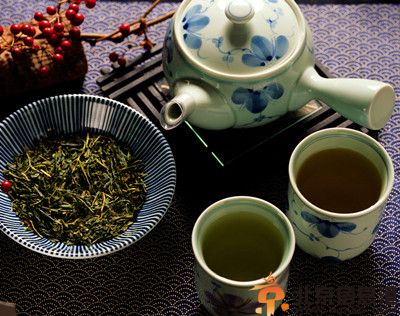茶叶水洗脸有什么好处 清除自由基延缓衰老