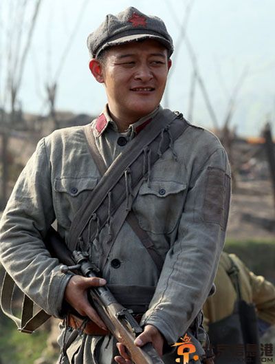 演员夏铭浩女友是谁 揭个人资料微博十送红军演技获赞