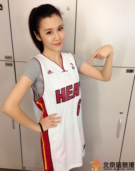 央视主播刘语熙微博个人资料曝光 海量生活比基尼照曝光