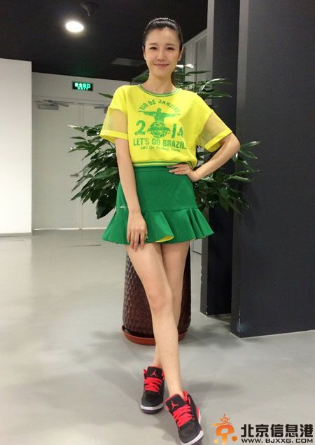 央视主播刘语熙微博个人资料曝光 海量生活比基尼照曝光