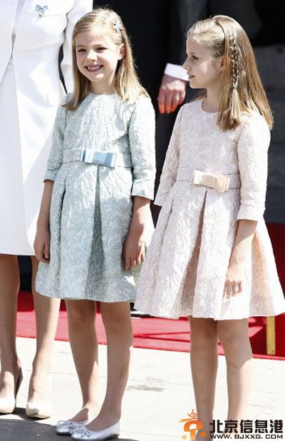 西班牙王妃莱蒂西亚资料照片 国王费利佩登基携女儿美艳亮相