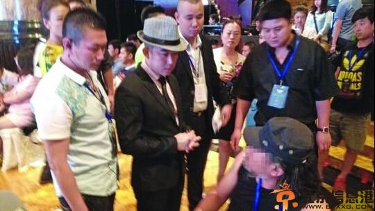 成龙发布会惹怒记者 记者愤然离场
