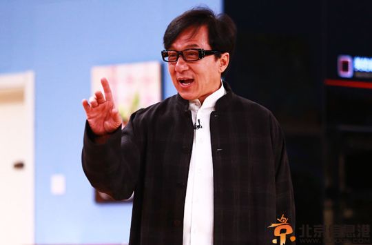 成龙发布会惹怒记者 记者愤然离场