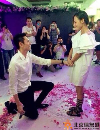 演员张嘉倪现实男友是谁 揭个人资料照片获圈外男友求婚