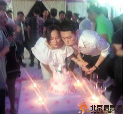 演员张嘉倪现实男友是谁 揭个人资料照片获圈外男友求婚