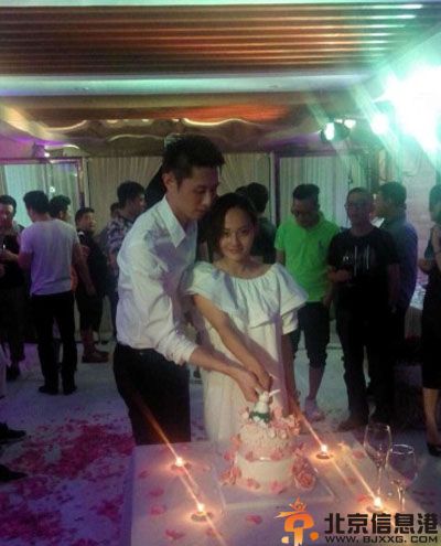 演员张嘉倪现实男友是谁 揭个人资料照片获圈外男友求婚