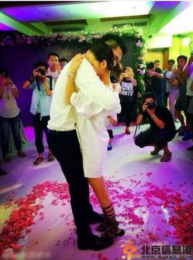 张嘉倪男友是谁疑怀孕 揭其被求婚照片及个人资料