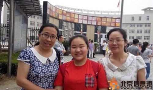 荆州市文科状元肖雅欣资料照片 学霸620分成绩准备复读是误会