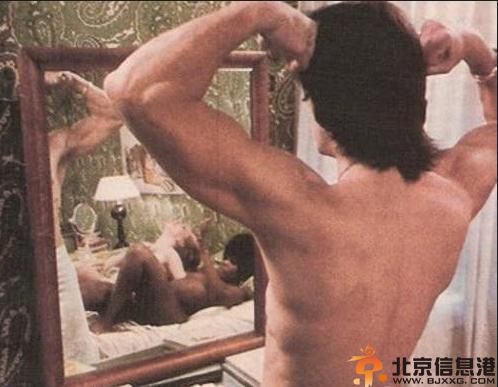 史泰龙A片裸照大尺度出镜 意大利种马与多女全裸激战