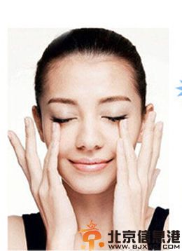 掌握眼霜的正确使用方法 使眼霜能充分吸收并发挥能效