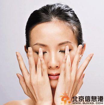 掌握眼霜的正确使用方法 使眼霜能充分吸收并发挥能效