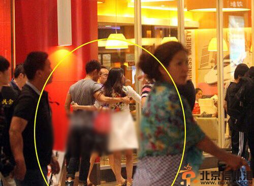 曝陈思成出轨门女主角与正牌男友忘情激吻 揭其个人资料及微博