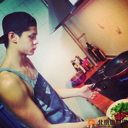 快乐大本营扈忠汉个人资料微博照片 新晋长腿男神秀舞技