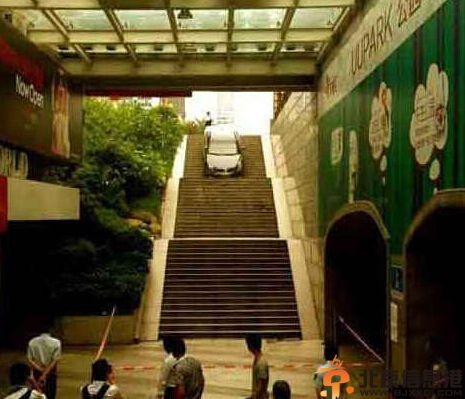 搞笑图片高端大气上档次的鞋子 不走寻常路哦