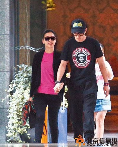 演员徐正曦的女朋友是谁 揭其现任女友周丽淇个人资料照片