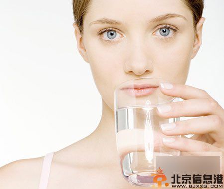 抬头纹是怎么形成的 不是只有中老年人会有