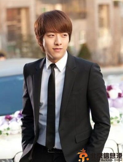CNBlue成员李正信女友是谁 首登天天向上揭其资料背景照片