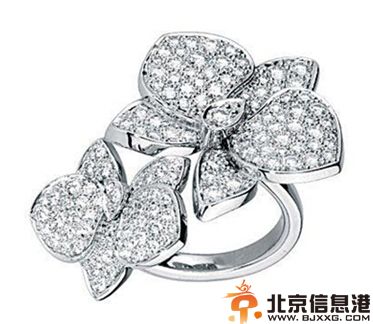 花朵型婚戒图片 绽放在指尖的美丽