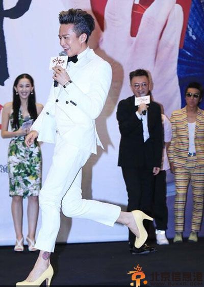 邓超女装照片惊艳众人 男扮女装与杨幂称闺蜜