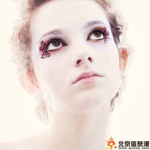 假睫毛怎么修剪 让眼妆更加自然明亮