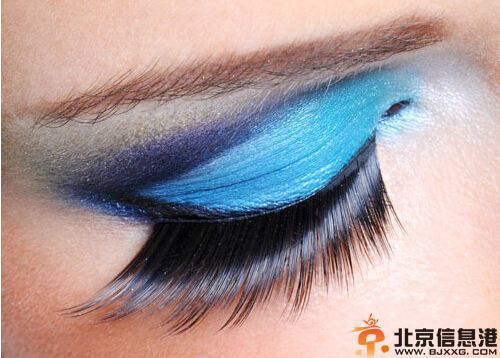 正确的假睫毛的贴法 让你拥有灵动双眼