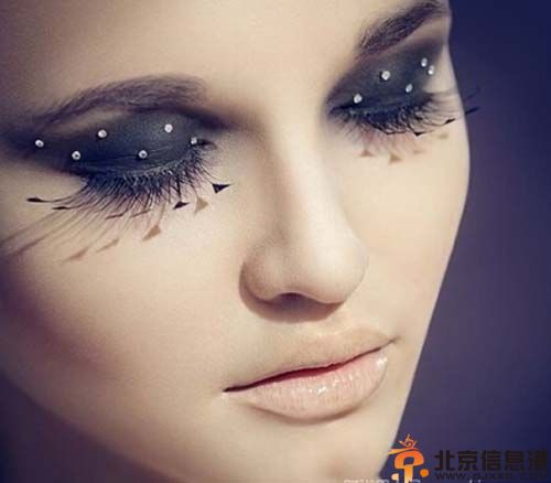 正确的假睫毛的贴法 让你拥有灵动双眼