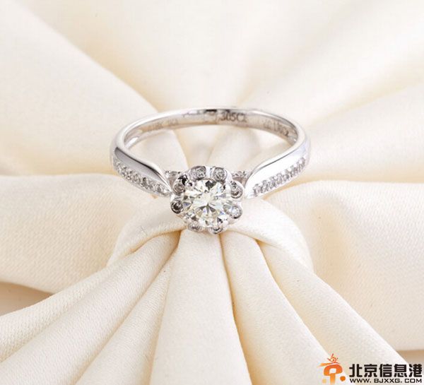 结婚钻戒怎么选 从材质工艺等方面选婚戒