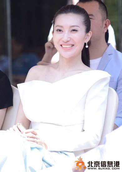 章子怡嫂子殷旭性感照曝光 “女神范儿”十足[图]