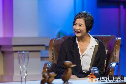 郑佩佩炮轰张柏芝丢脸成龙风流 公开回应说错话