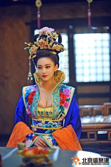 电视剧《武则天》张馨予剧照造型高清大图 张馨予饰演萧淑妃挤胸性感