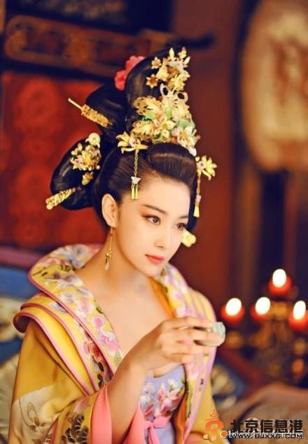 电视剧《武则天》张馨予剧照造型高清大图 张馨予饰演萧淑妃挤胸性感